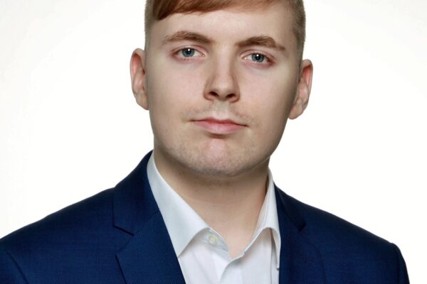 АРСЕНИЙ ДЕНИСОВ: В ТЕМПЕ МУСТАМЯЭСКОГО ВАЛЬСА